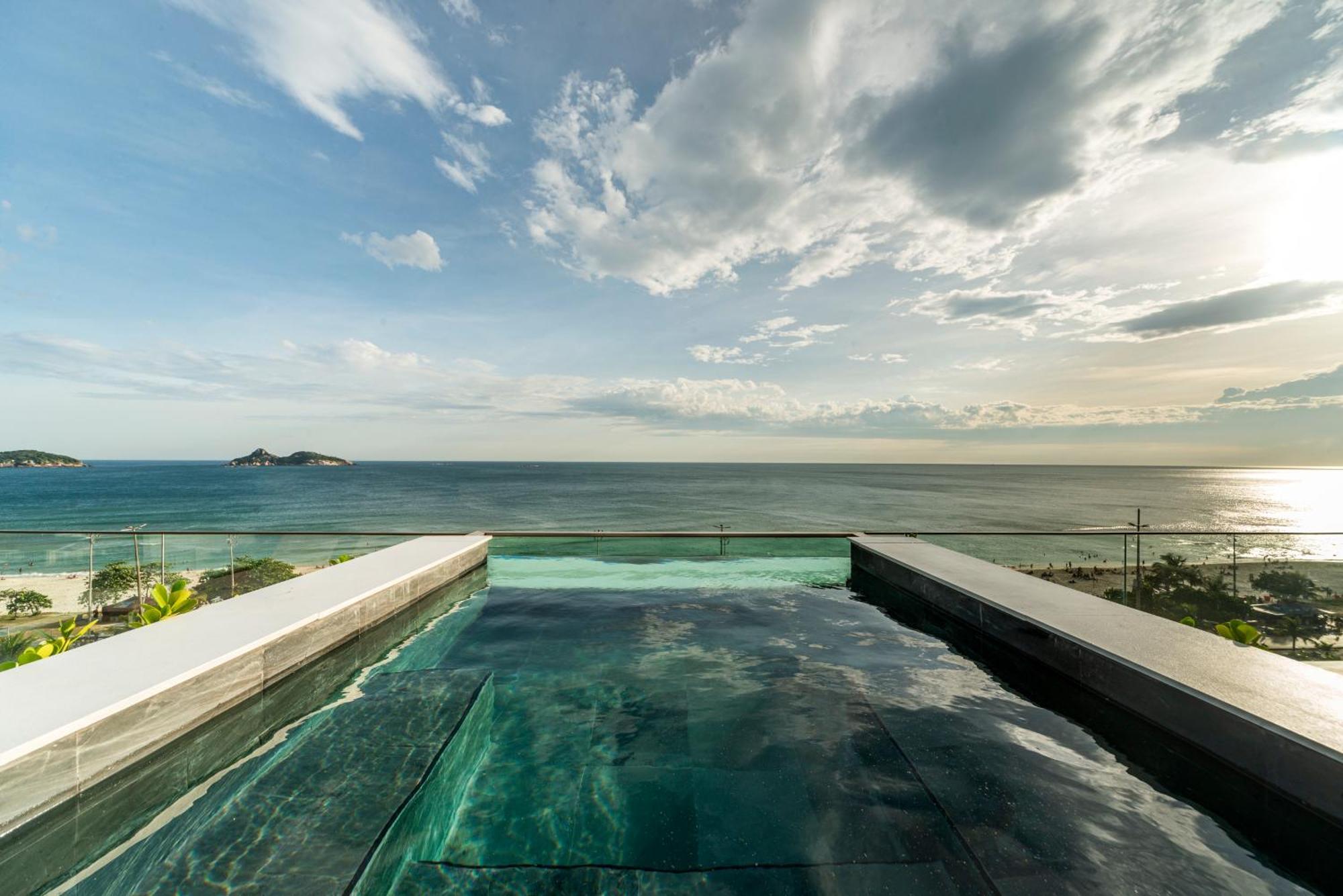 Lifestyle Laghetto Collection Hotel Рио де Жанейро Екстериор снимка Infinity pool at the top of the hotel