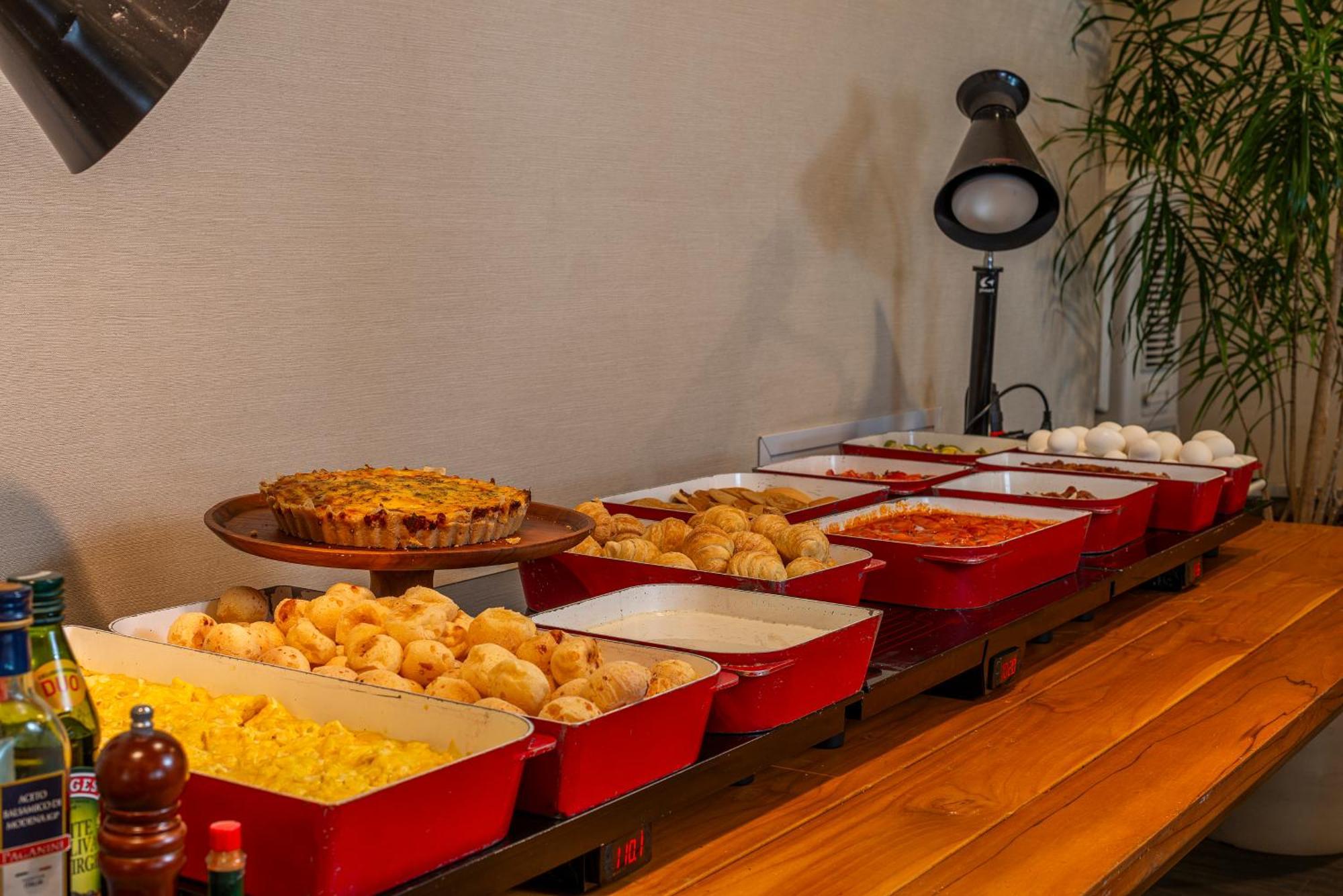 Lifestyle Laghetto Collection Hotel Рио де Жанейро Екстериор снимка A buffet at a restaurant